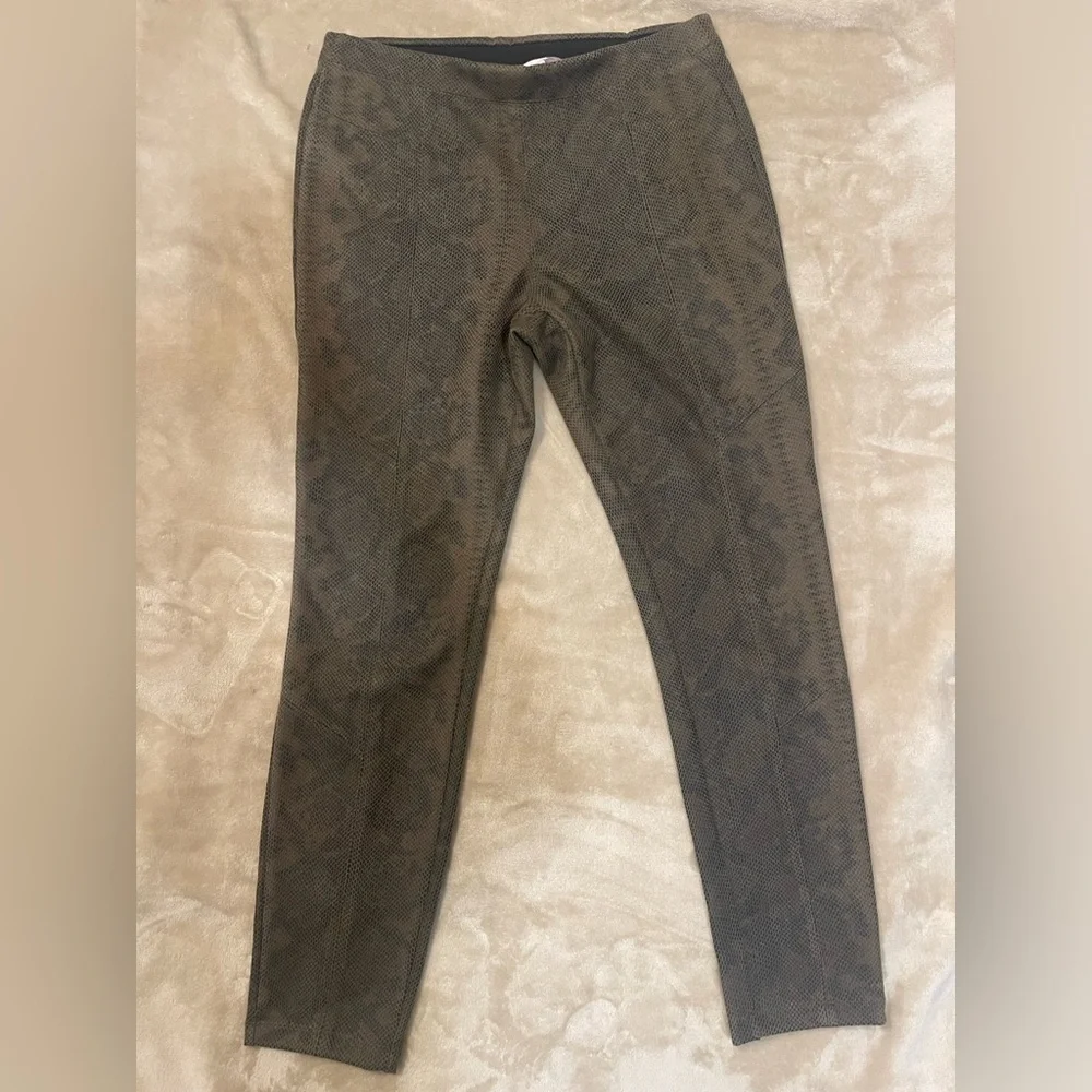Philosophy Brown and Black Patterned Leggings
Faux leather size M - Picture 2 of 10
